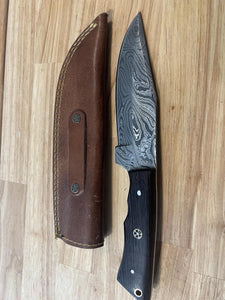 Damascus Knife with Solid Wood Handle